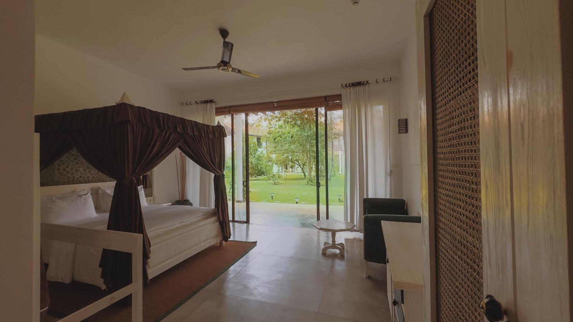 Palm Garden Ayurveda Resort อาฮานกามา ภายนอก รูปภาพ